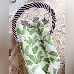 DockAtot Deluxe + plus banana leaf with overhead accessories